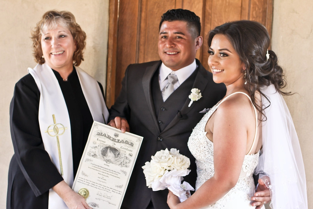 What are the benefits to a bilingual wedding officiant?
